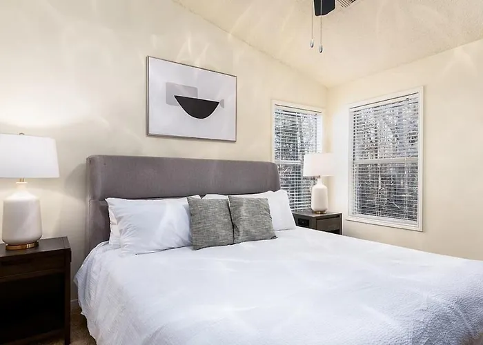 Landing Modern With Amazing Amenities *