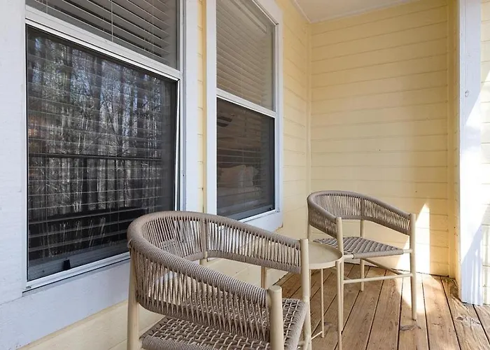 Landing Modern With Amazing Amenities